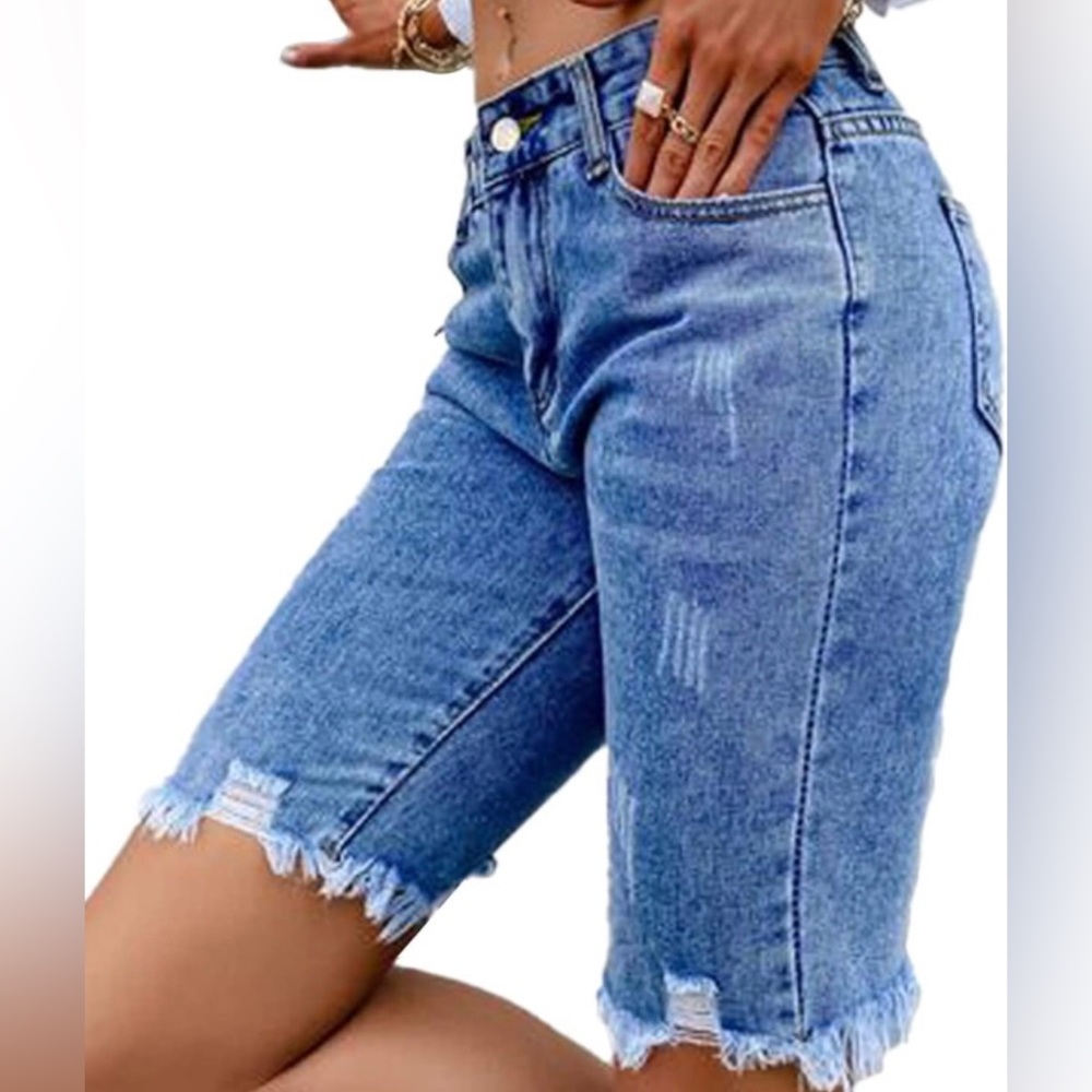 NWT Stretchy Denim Distressed Bermuda Shorts Size Medium - Picture 2 of 7